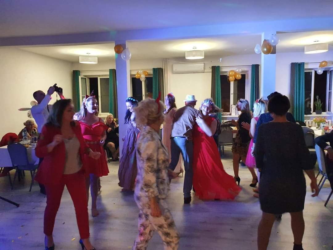 DJ na studniówkę Wałbrzych – profesjonalna oprawa imprezy