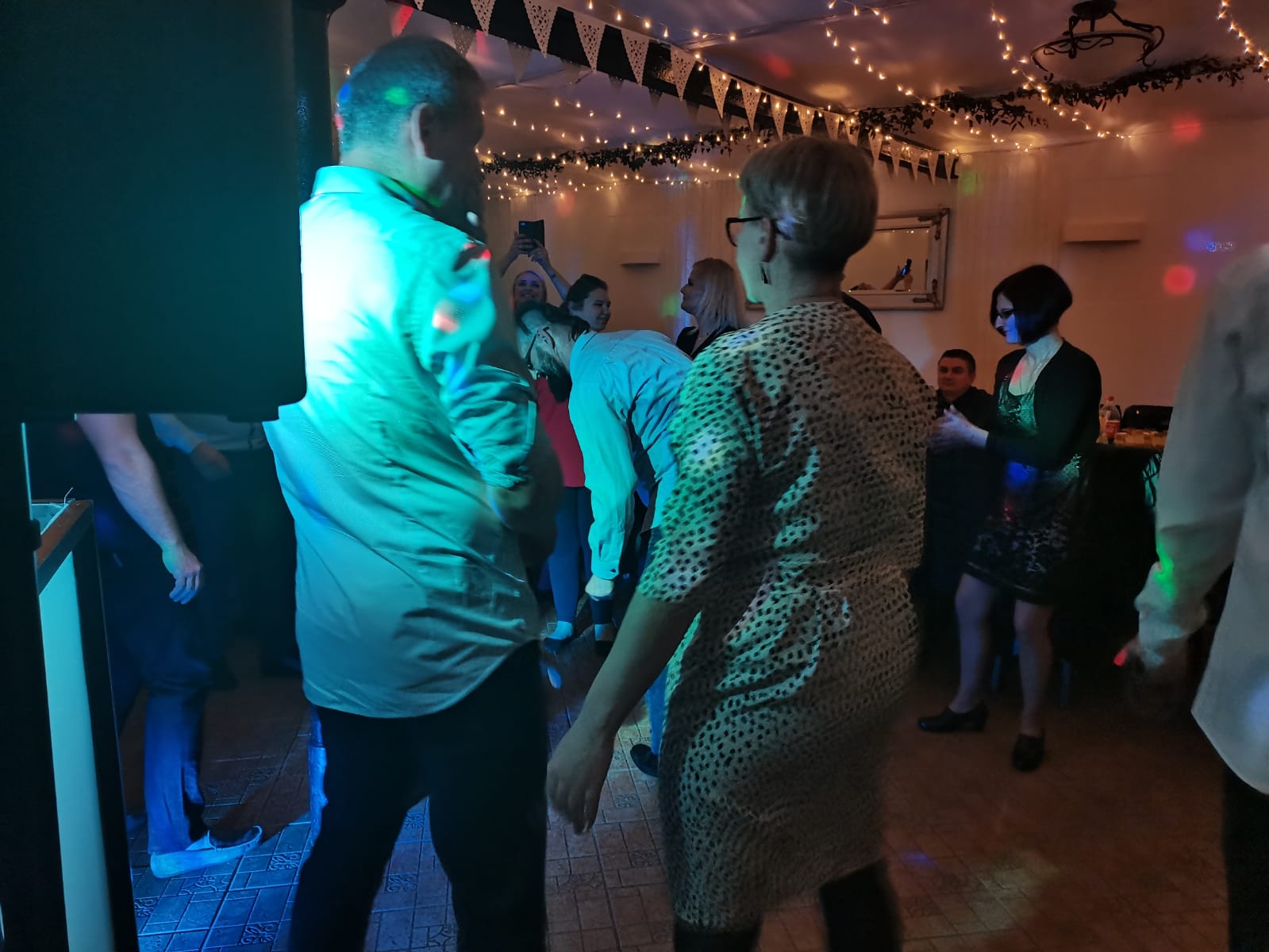 DJ na poprawiny Dzierżoniów – muzyka i zabawa po weselu